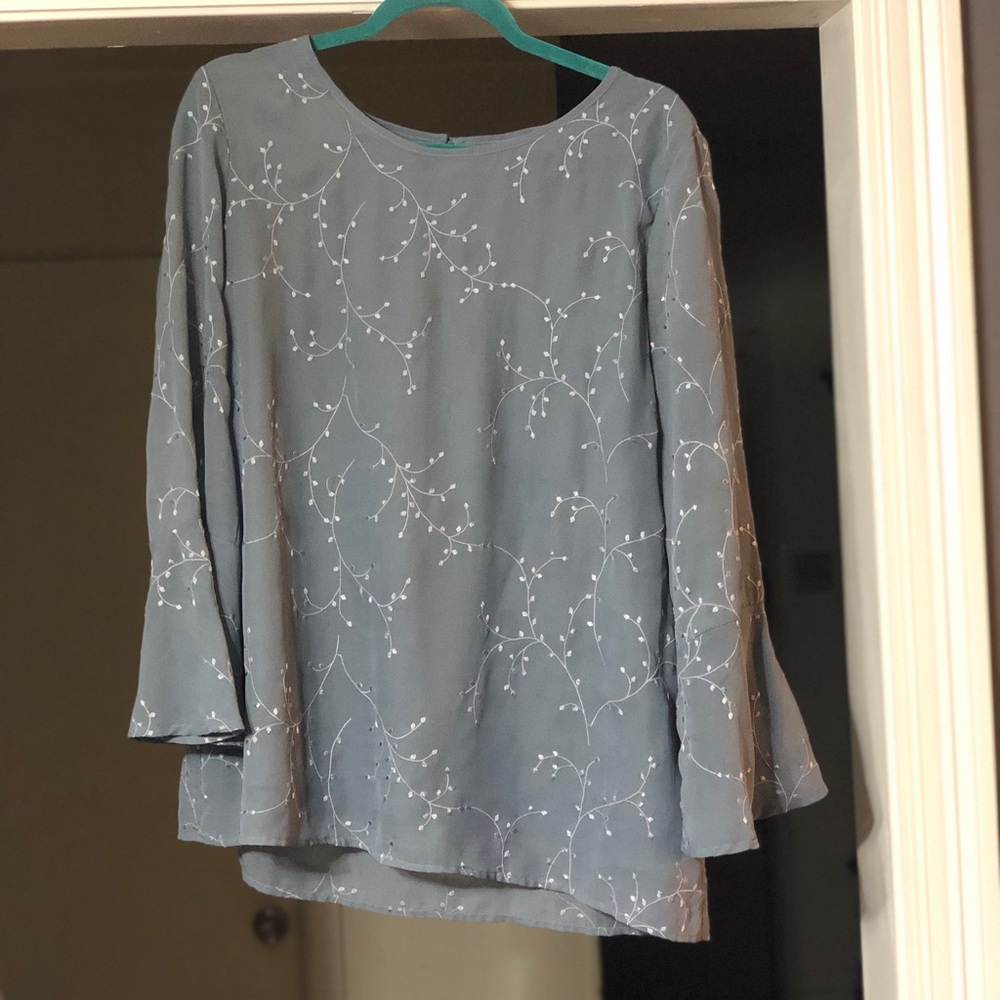 Silver detailed blue/grey flowy top
